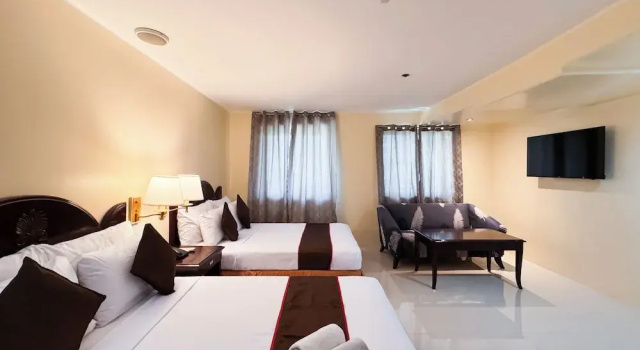 Четырёхместный семейный номер Standard Palladium Suites Hotel