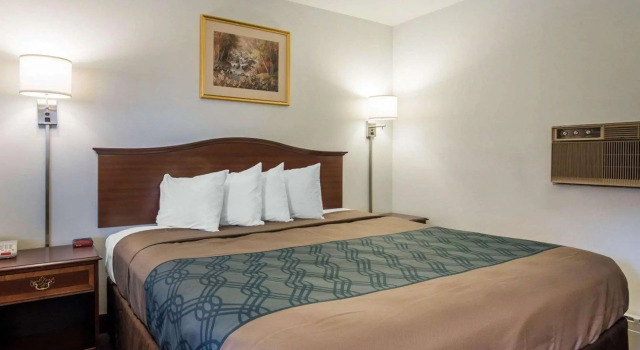Двухместный номер Standard Econo Lodge Saint Albans