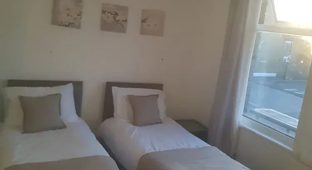 Коттедж Deluxe London House
