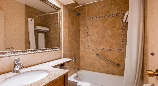 Шестиместный номер Standard Best Western Parkway Inn & Conference Centre