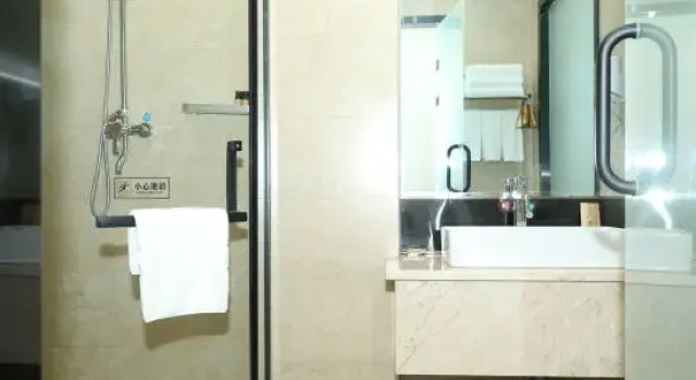 Семейный люкс Deluxe Yililan Hotel (Baiyangdian Never-Sleeping City Branch)
