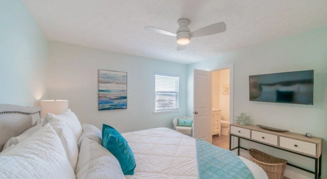 Eastern Shores - 206 1 Bedroom Condo by RedAwning