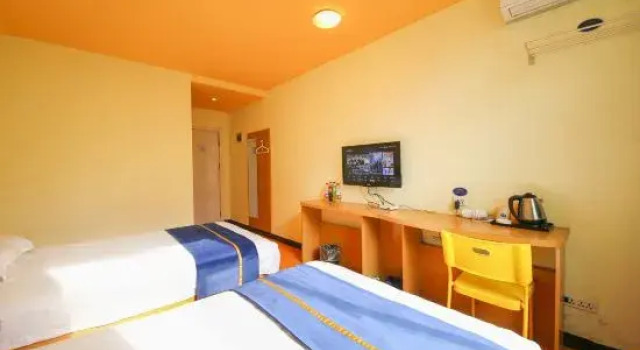 Bengbu Le 8 Hotel Chain (Baolong City Plaza)