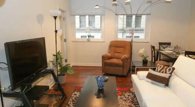 Апартаменты Luxury Renaissance Properties - 15 & Chestnut