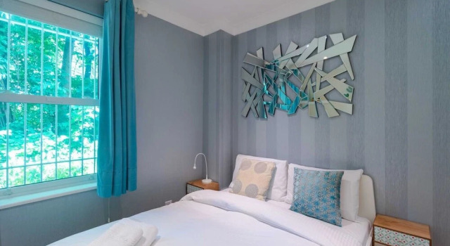 Fantastic 1BR Home - 1 Stop To Canary Wharf!, Забронировать Отель Отели Англии 3 звезды, 3*