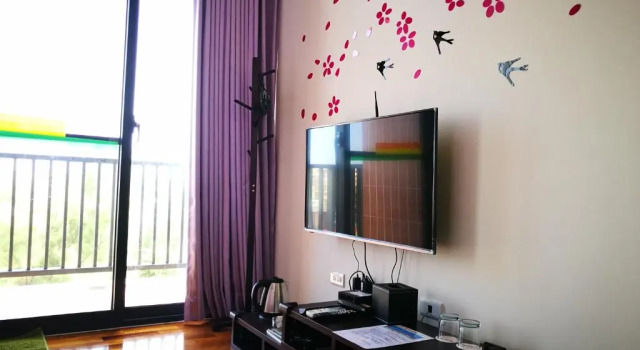 Camera doppia Deluxe con balcone 198紅帽民宿l市區l電梯l停車場