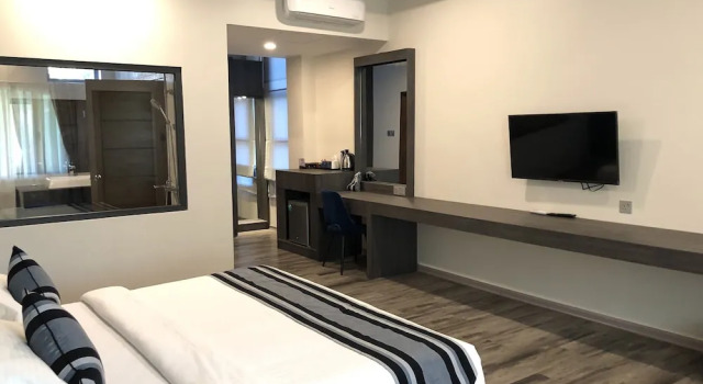 Двухместный номер Deluxe с балконом Kanbawza Hinthar Hotel