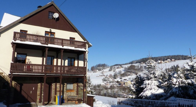 Cozy Ski Base With Garden