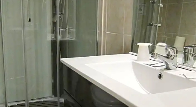 Четырёхместный номер Standard Hôtel Colbert