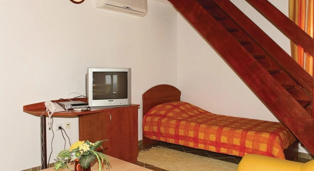 Awesome Home in Podstrana with Hot Tub, WiFi & 7 Bedrooms, Rezerwuj Hotel Hotele SPA w Split Region, SPA