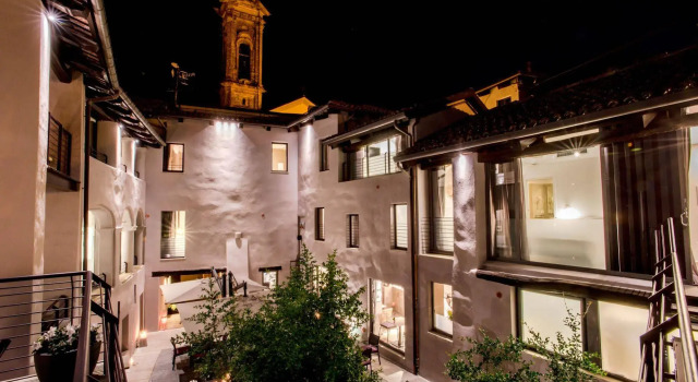 Uve Rooms & Wine Bar