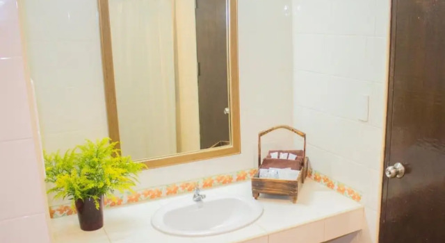 Двухместный номер Deluxe с балконом People Place Classic Hotel