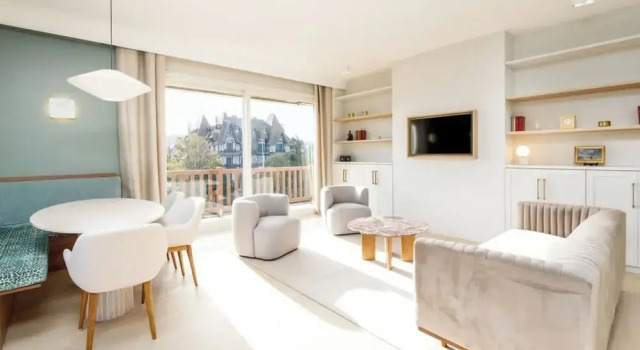 Luxury sea View 3br-2ba With Services in Deauville, Забронировать Отель Довиль 
