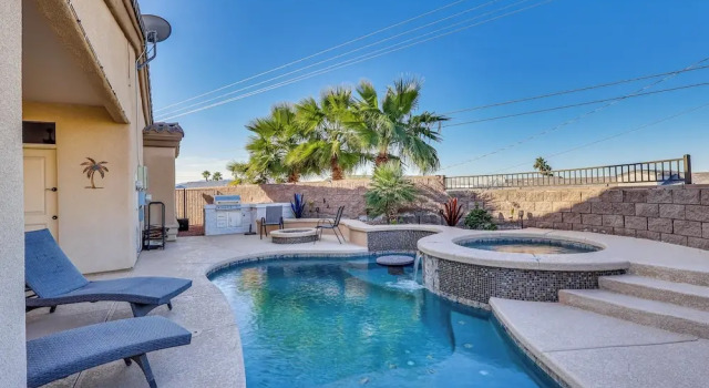 Коттедж 2 Mi to Lake Havasu State Park: Home w/ Hot Tub