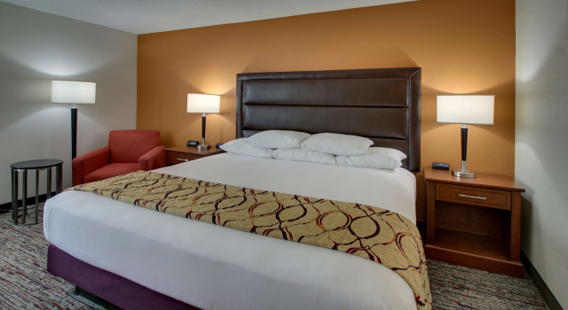Номер Deluxe Drury Inn & Suites Evansville East