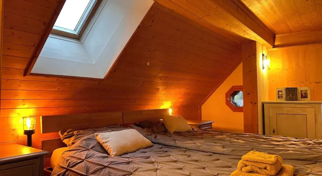 Charming Duplex Apartment, Rezerwuj Apartament Hotele w Neckertal z parkingiem, Parking