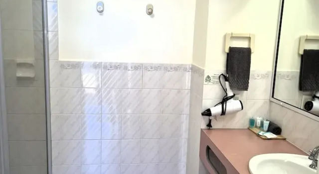 Трёхместный номер Deluxe с балконом Twofold Bay Motor Inn