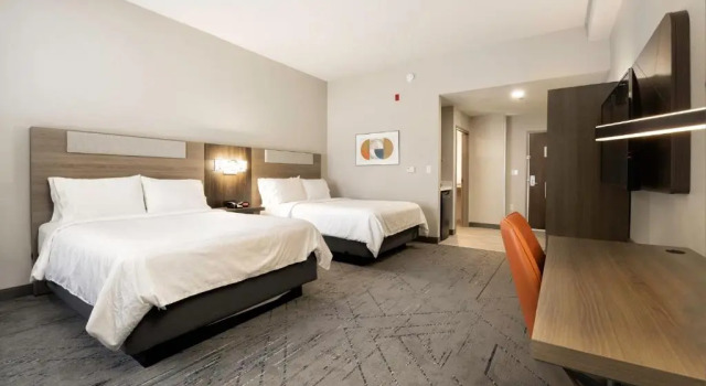 Четырёхместный номер Standard Holiday Inn Express Hotel & Suites Festus-South St. Louis by IHG