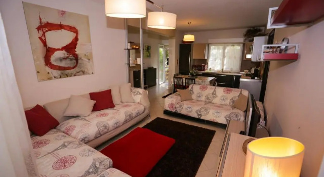 Pine-Tree Apt w/ Private Garden 50 m from the Sea