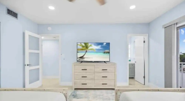 Colonial Manor Condos - Fort Lauderdale, Забронировать Апартаменты/квартира Апартаменты Форт-Лодердейл, рядом с Gateway Shopping Center, Апартаменты/квартира