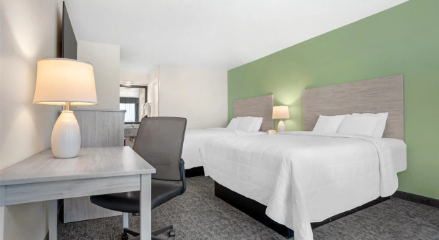 Четырёхместный номер Standard с видом на воду Best Western Navarre Waterfront