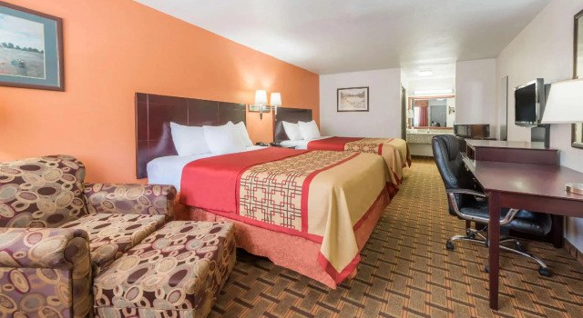 Четырёхместный номер Standard Days Inn by Wyndham Amarillo - Medical Center