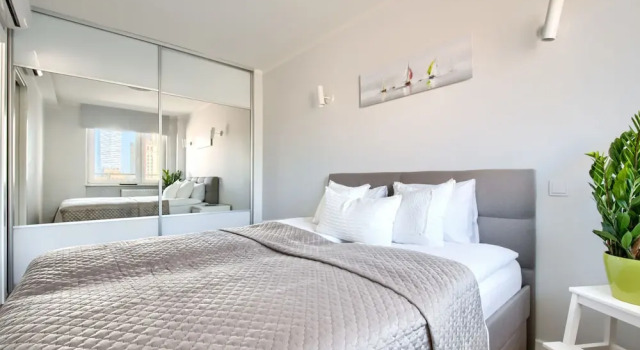 Zgoda by MKPL Apartments, Забронировать Апартаменты/квартира Отели Варшавы с парковкой, рядом с ОРКО Тауэр, Парковка