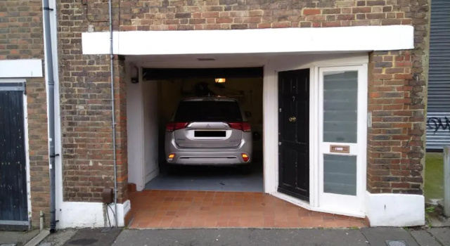 Апартаменты Fantastic 3 Bed Brighton House- Sleeps 6- SUPERFAST WiFi and Garage