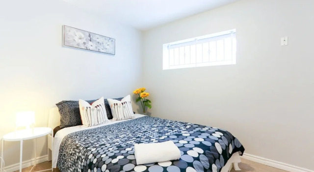 Коттедж Family Home-Metrotown by Elevate Rooms