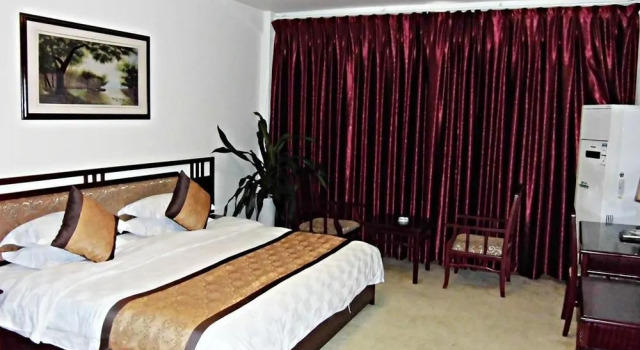 Yifeicui Villa Hotel - Tengchong, Rezerwuj Hotel Tengchong Yunnan