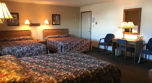 Трёхместный семейный номер Standard Paintbrush Motel