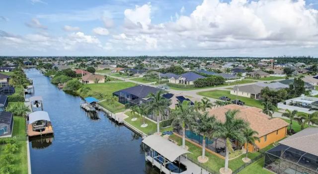 Коттедж 'paradise Palms' Cape Coral Home w/ Dock!