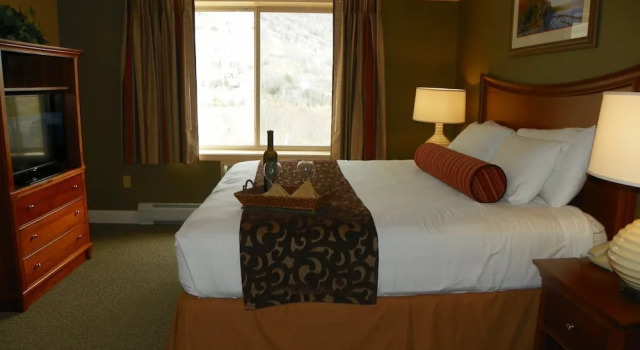 Pollard Brook Vacation Condo in the White Mountains of New Hampshire! - PB Feb 12th-14th, 2wol, Varaa Hotelli Hotellit New England uima-altaalla, Uima-allas