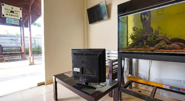 Oyo 91746 Kost Sedati Syariah, Book Hotel Hotels in Sedati with Parking, Parking