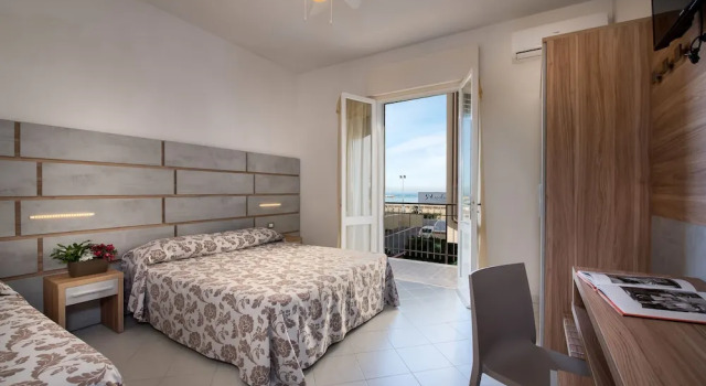 Трёхместный номер Comfort c 1 комнатой с балконом и с красивым видом из окна Hotel Vallechiara