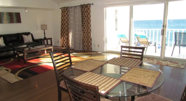 Коттедж с 3 комнатами с видом на океан 3 Bedroom House on the Beach