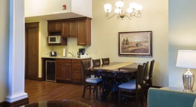 Четырёхместный люкс Deluxe Hotel Winneshiek