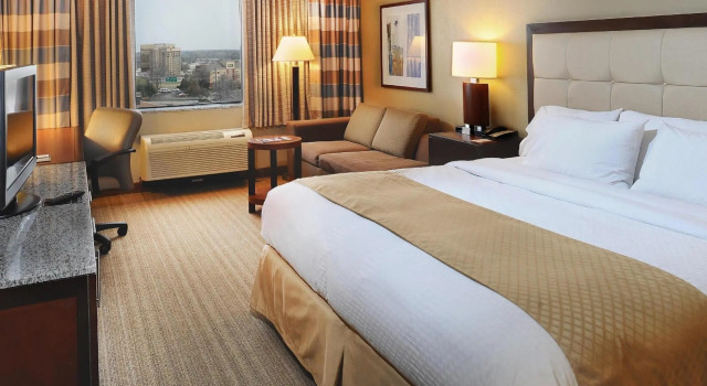 Двухместный номер Standard DoubleTree by Hilton St. Louis at Westport