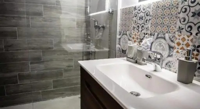 Gray brick, Prenota Hotel Subotica Vojvodina