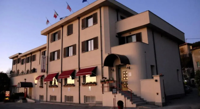 Hotel Bel Sit, Rezervați Hotel Comerio 