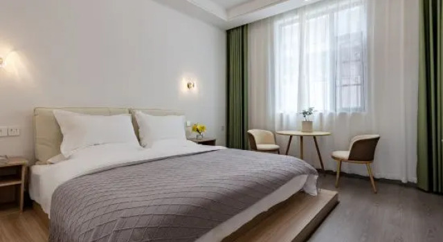 Семейный люкс Floral Hotel·  Dali Chaoguang Hotel
