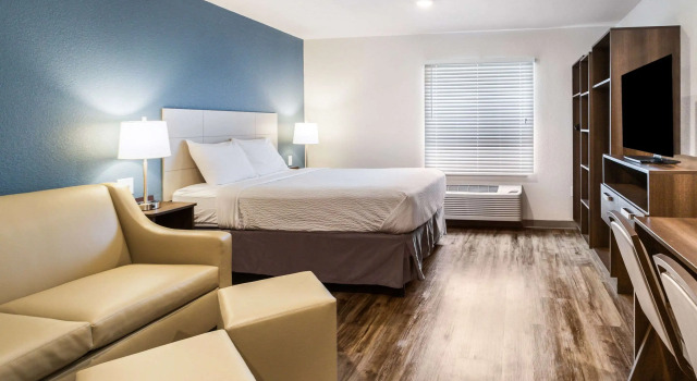 Номер Standard WoodSpring Suites Davenport Quad Cities