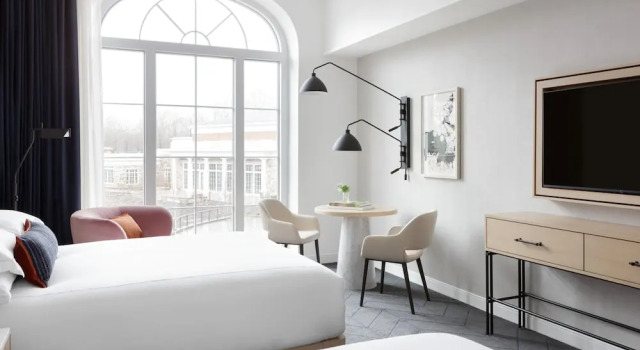 Четырёхместный номер Premium с балконом Kimpton - The Forum Hotel by IHG