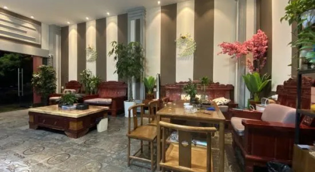 Mangshi Minsu Hotel, Buchen Sie Hotel Hotels in Yunnan mit Parkplatz, Parkplätze