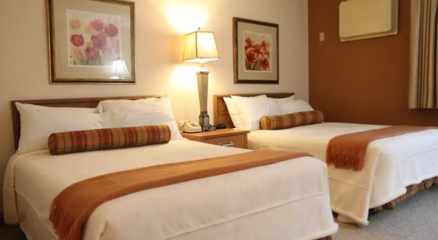 Четырёхместный номер Standard Brentwood Inn & Suites