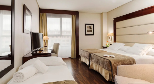 Трёхместный номер Standard Hotel Valencia Center