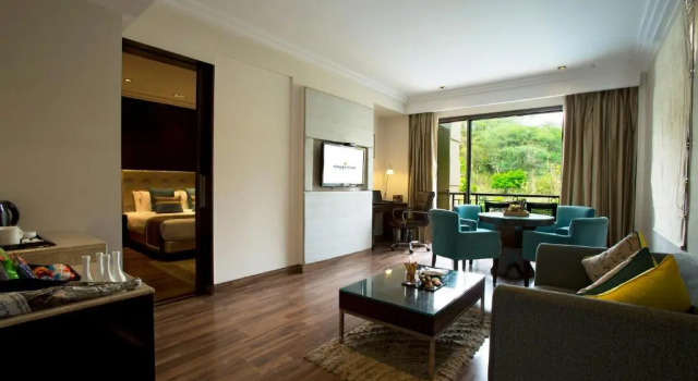 Люкс с видом на сад Golden Tulip Chandigarh, Panchkula
