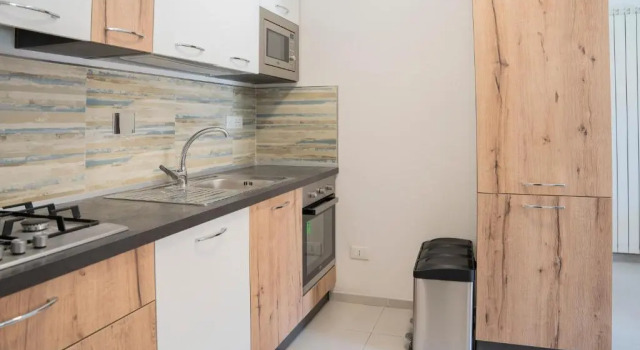 044 - Villetta LUSSUOSA con 2 camere da letto con Giardino 15 minuti dal Mare, Забронировать Отель Отели Казарца-Лигуре с парковкой, Парковка
