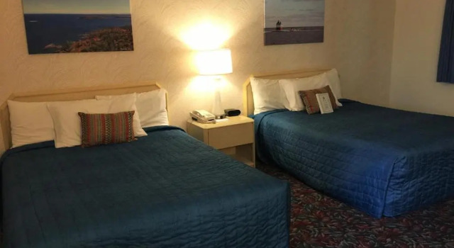 Четырёхместный номер Comfort Cedar Motor Inn