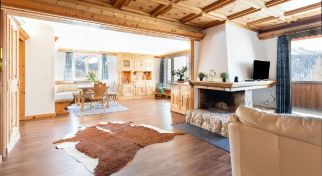 Spacious Apartment with fantastic Alpine Panorama, Book Apartment Hotels in Engadin with a Pool, Swimming Pool